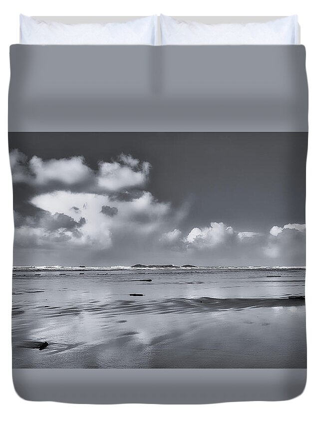 Tofino Duvet Cover featuring the photograph Open Ocean at Combers Beach by Allan Van Gasbeck