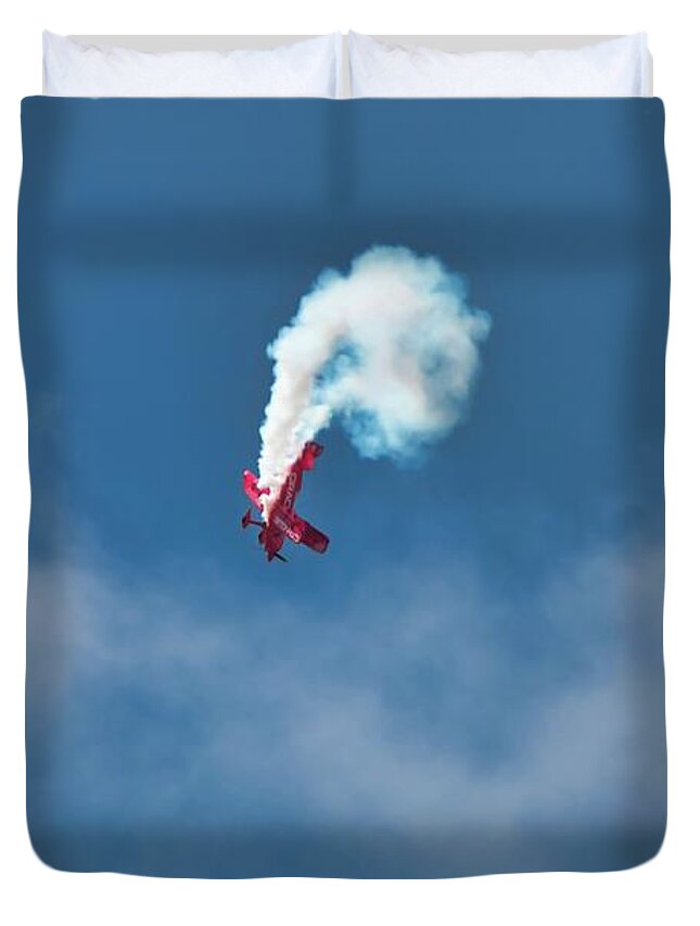 Flight Demonstration Duvet Cover featuring the photograph Oracle Stunt Flip by American Landscapes