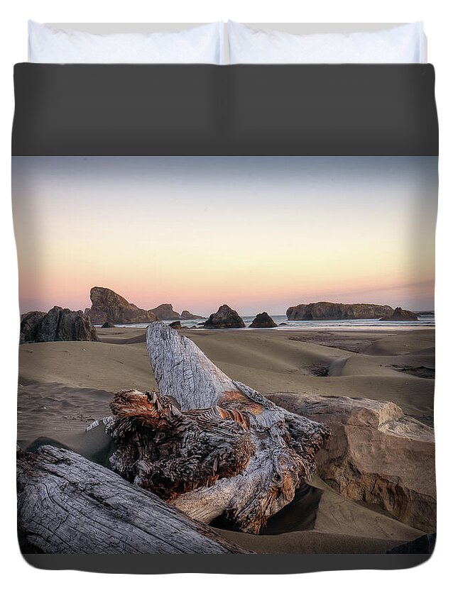 Sunset Duvet Cover featuring the photograph Oregon Pacific Sunset 3 by Ron Long Ltd Photography