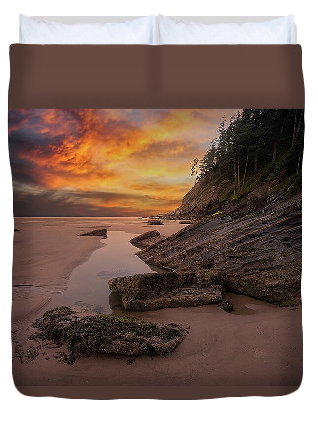 Oregon Duvet Cover featuring the photograph Oswald Park at Dusk by Jon Glaser