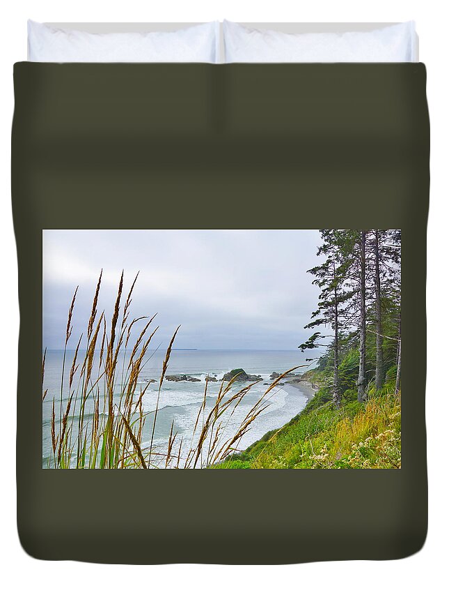 Ocean Duvet Cover featuring the photograph Pacific Beach State Park by Bill TALICH