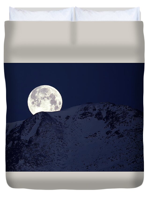 Moon Duvet Cover featuring the photograph Pikes Peak Moonset by Bob Falcone
