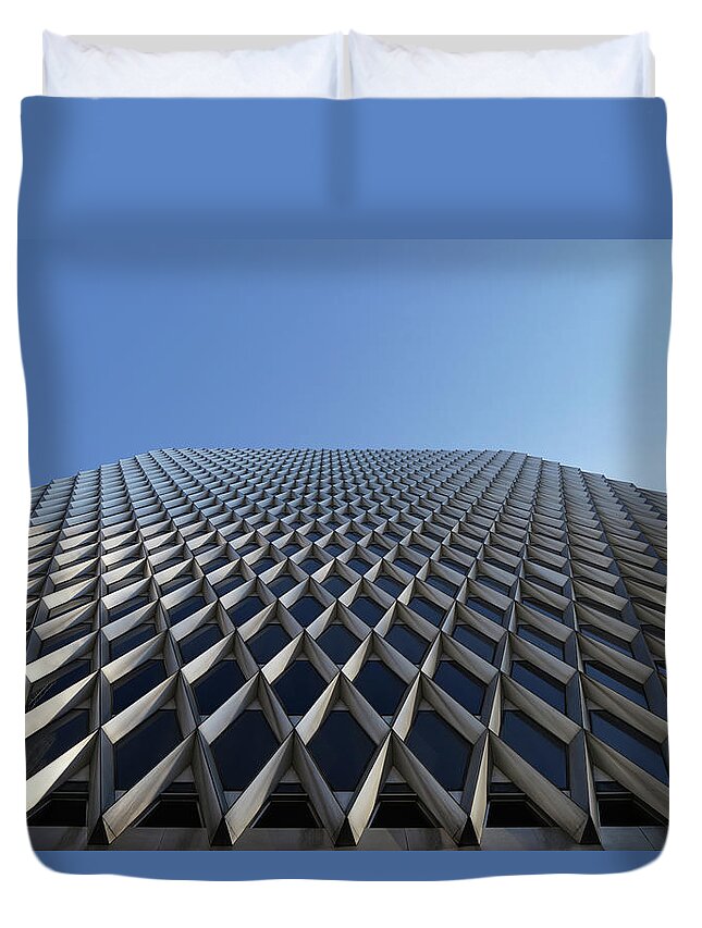 Richard Reeve Duvet Cover featuring the photograph Pittsburgh - United Steelworkers Building by Richard Reeve
