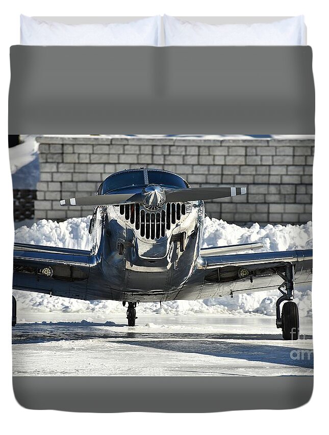Alton Bay Duvet Cover featuring the photograph Plane on Ice by Steve Brown