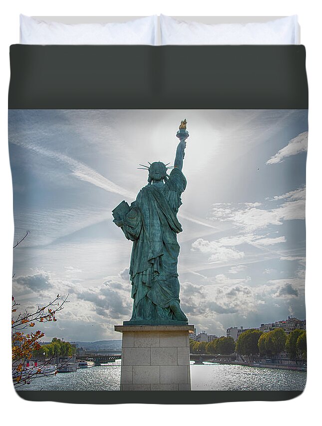 Statue Of Liberty Duvet Cover featuring the photograph Pont de Grenelle Statue of Liberty - Paris - France by Bruce Friedman