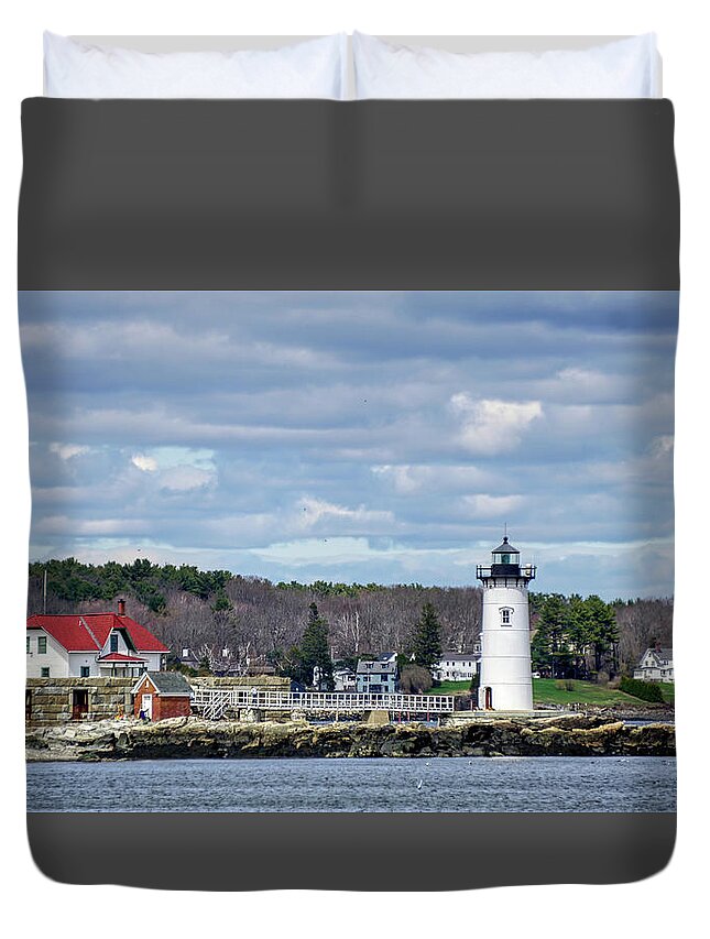 Portsmouth Harbor Lighthouse Duvet Cover featuring the digital art Portsmouth Harbor Lighthouse by Deb Bryce