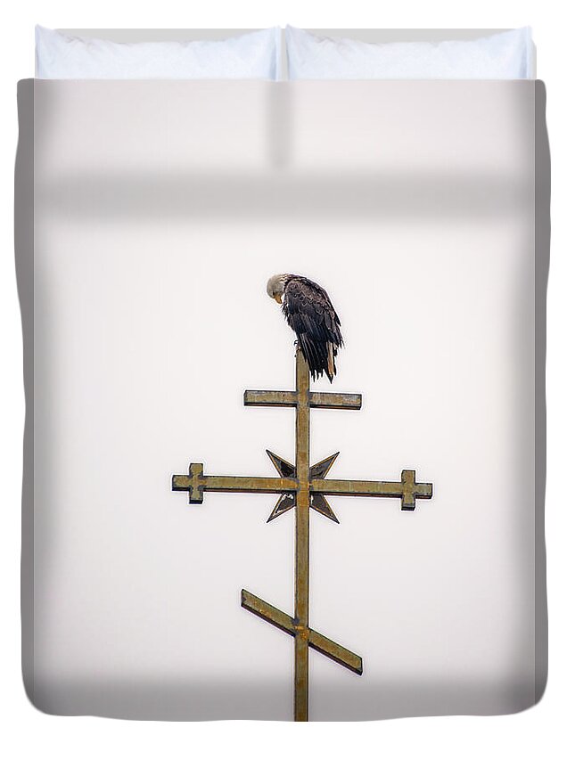 Praying Duvet Cover featuring the photograph Praying Eagle by Robert J Wagner