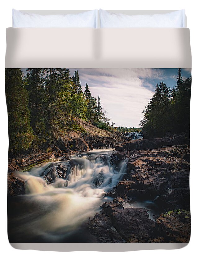 Rainbow Falls Duvet Cover featuring the photograph Rainbow Falls by Jay Smith