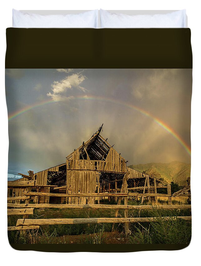 Barn Duvet Cover featuring the photograph Rainbow over Mapleton Barn by Wesley Aston