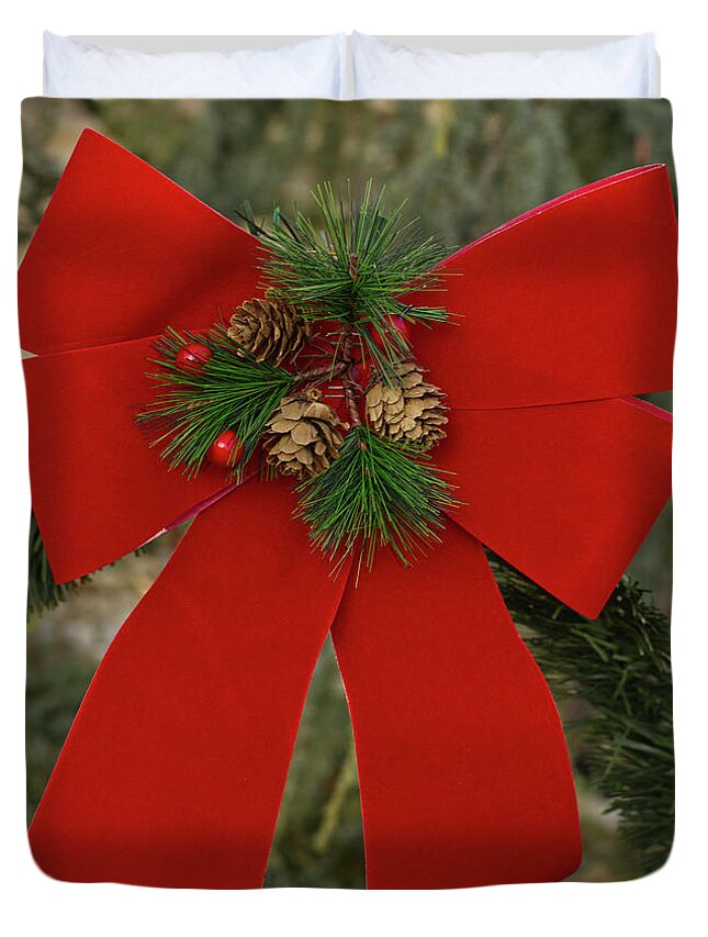 Red Velved Holiday Bow With Pinecones And Holiberries Duvet Cover featuring the photograph Red Velved Bow by Iris Richardson