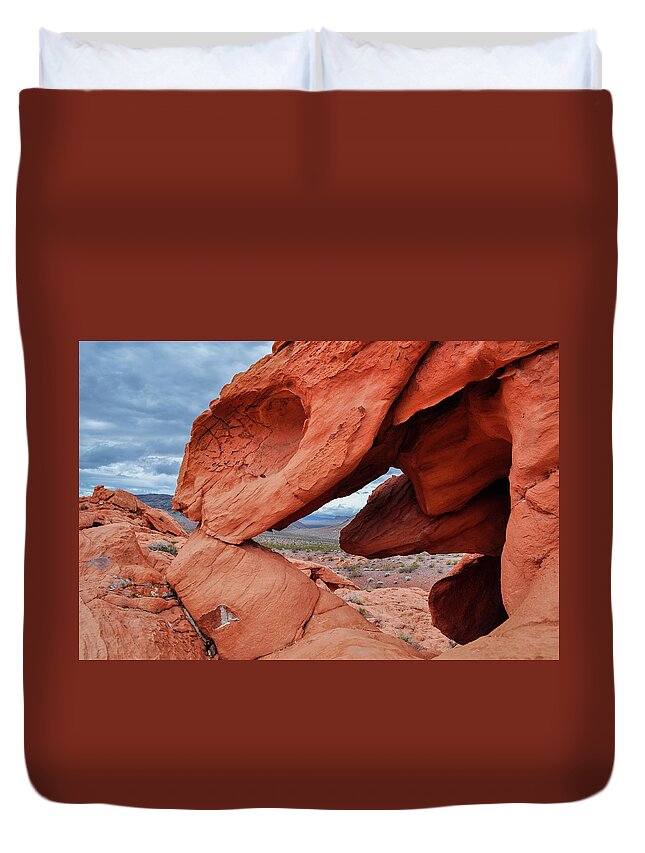 Bowl Of Fire Duvet Cover featuring the photograph Redstone Lake Mead Arch by Kyle Hanson