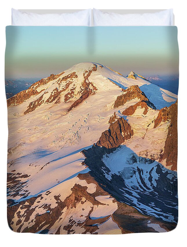 Mount Baker Duvet Cover featuring the photograph Ridge to Summit by Michael Rauwolf