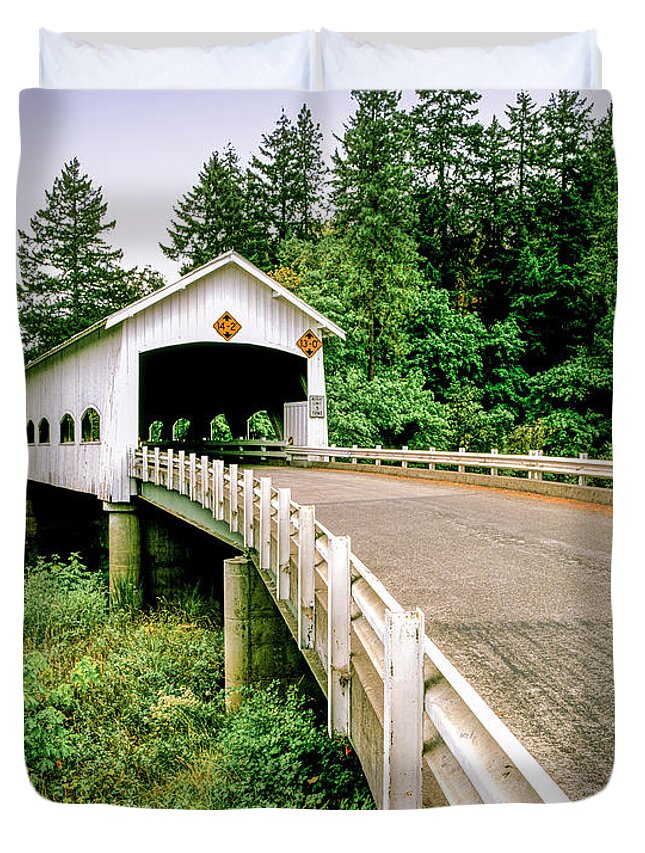 Covered Bridge Duvet Cover featuring the photograph Rochester Bridge by Randy Bradley