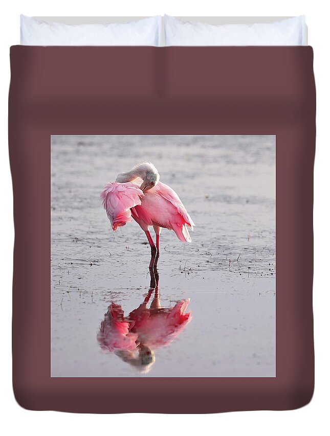 Roseate Spoonbill Duvet Cover featuring the photograph Roseate Spoonbill 12 by Mingming Jiang