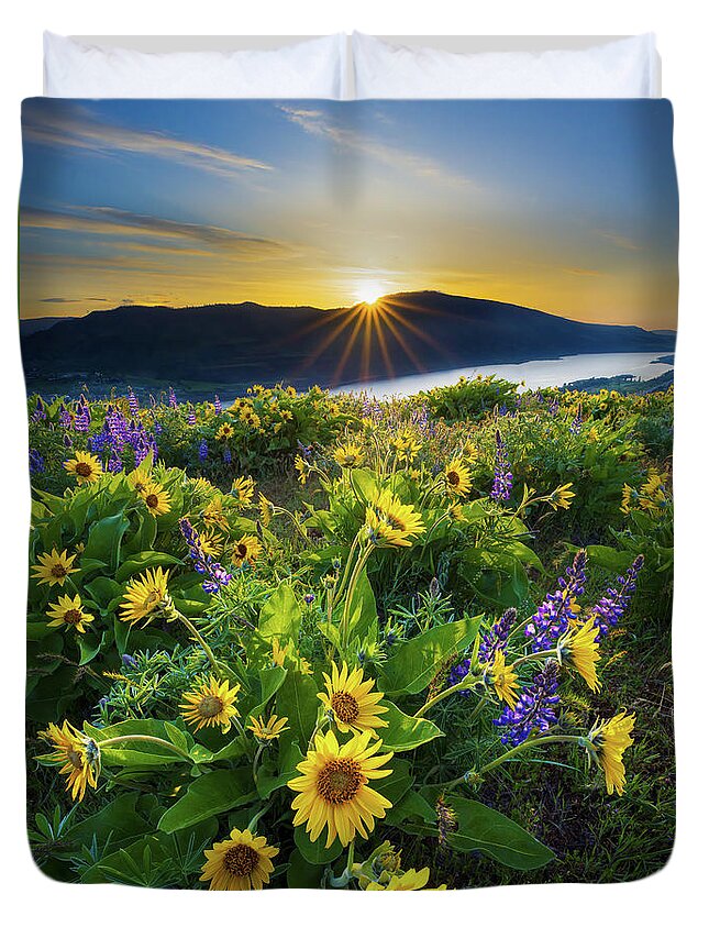 Oregon Duvet Cover featuring the photograph Rowena Sunrise by Patrick Campbell