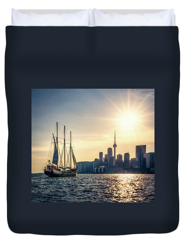 Cn Tower Duvet Cover featuring the photograph Sailing the Sun by Dee Potter