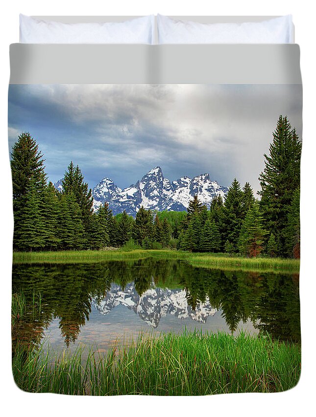 Schwabachers Landing Reflection Duvet Cover featuring the photograph Schwabachers Reflection In Spring by Dan Sproul