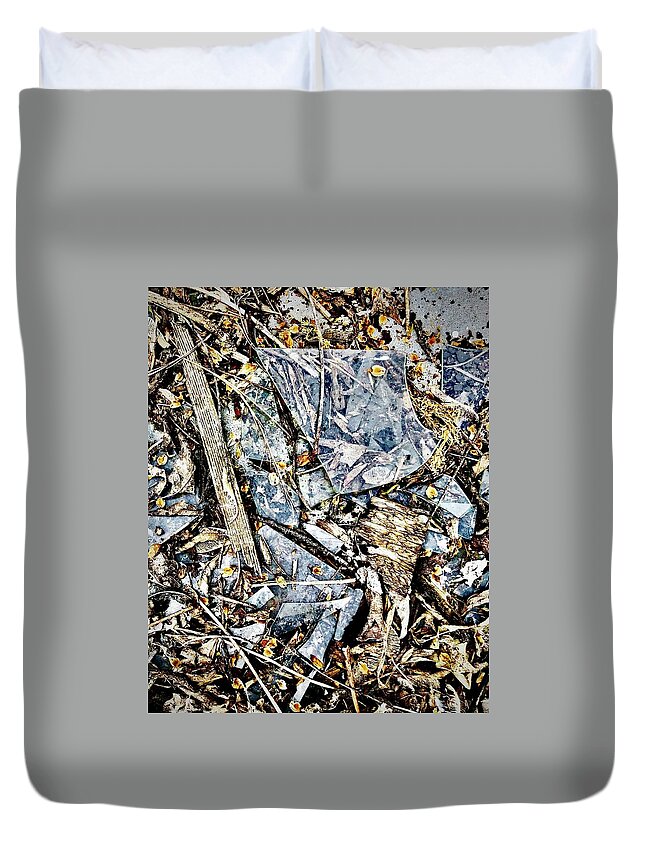 Shards Duvet Cover featuring the photograph Shards by Sarah Lilja