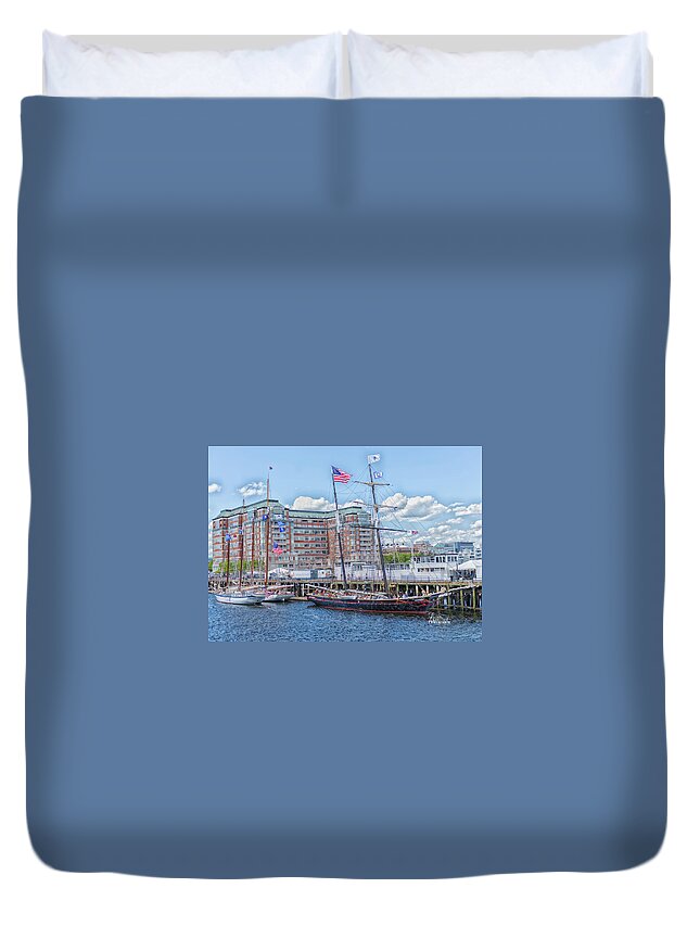 Tall Ship Duvet Cover featuring the photograph Shenandoah by Linda Constant