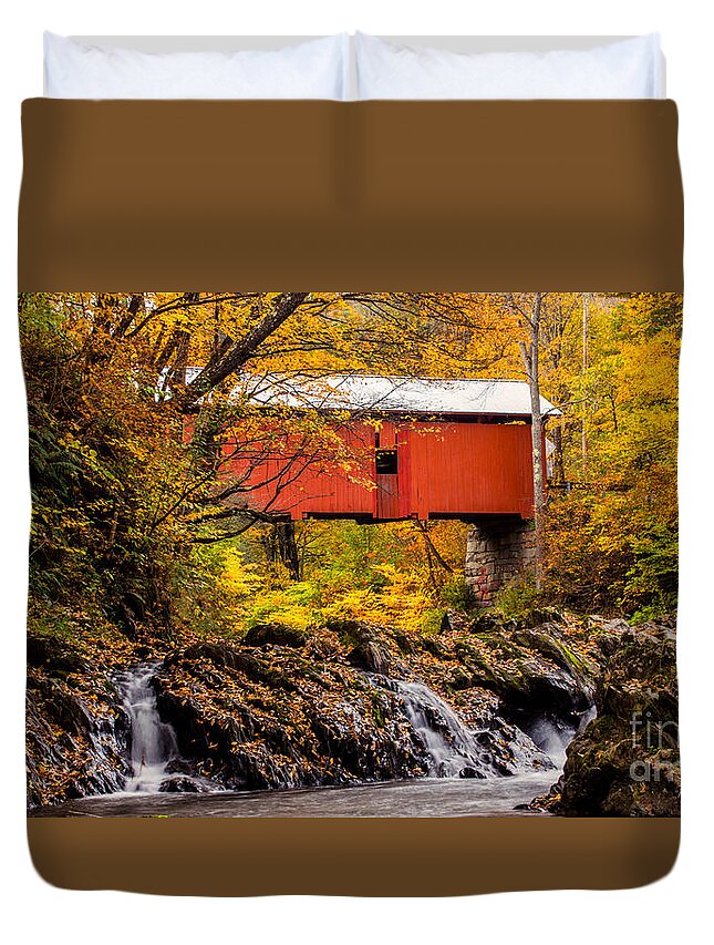Vermont Duvet Cover featuring the photograph Slaughterhouse Covered Bridge by New England Photography