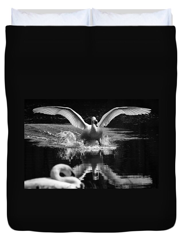 Bird Duvet Cover featuring the photograph Smooth Landing by Linda Bonaccorsi