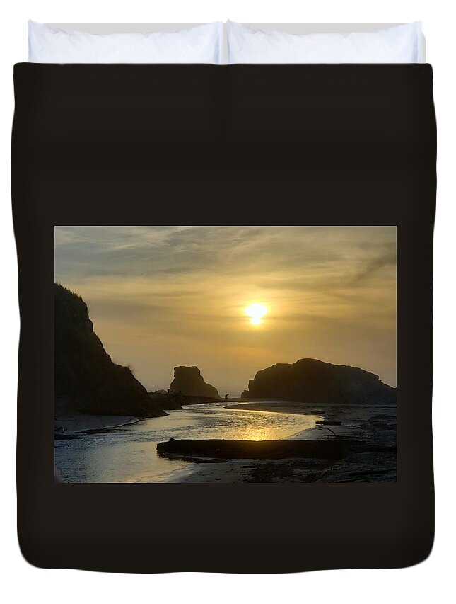 Photograph Duvet Cover featuring the photograph Solitary Man by Suzy Piatt