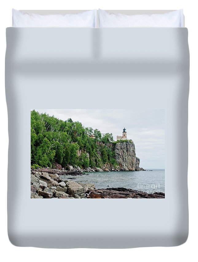 North Shore Duvet Cover featuring the photograph Split Rock Lighthouse V by Rich S