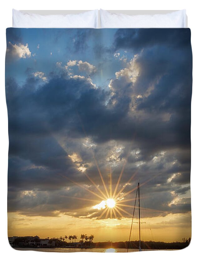 Sunset Duvet Cover featuring the photograph Star Sunset by Les Greenwood