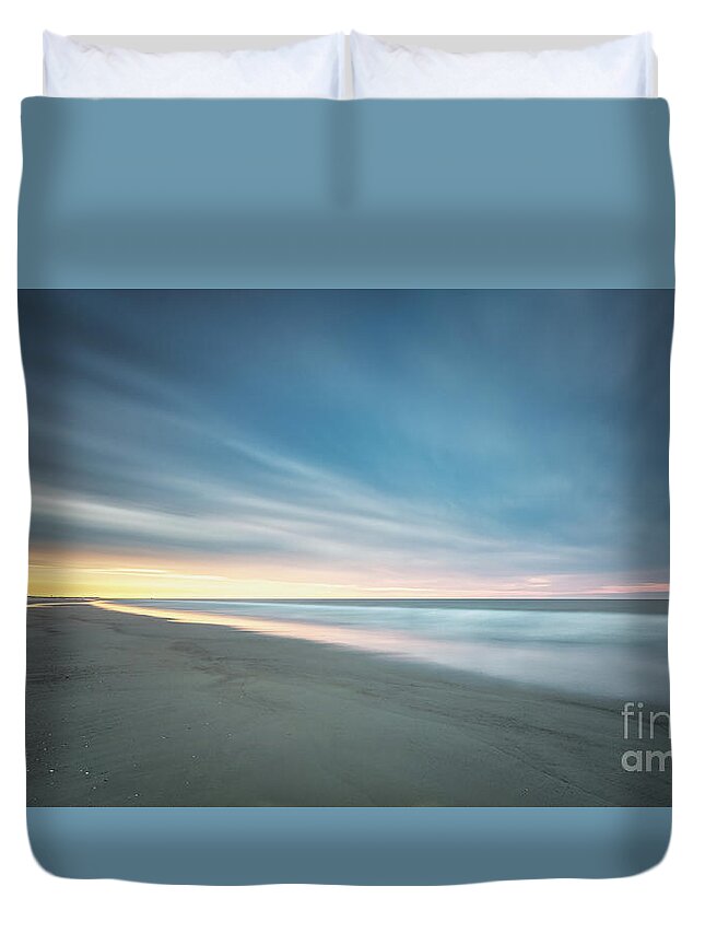 Stone Harbor Duvet Cover featuring the photograph Stone Harbor Beach 0731a by Howard Roberts