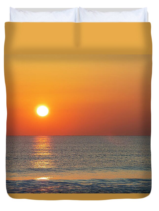 Beach Duvet Cover featuring the photograph Sun on the Horizon by Glenn Davis