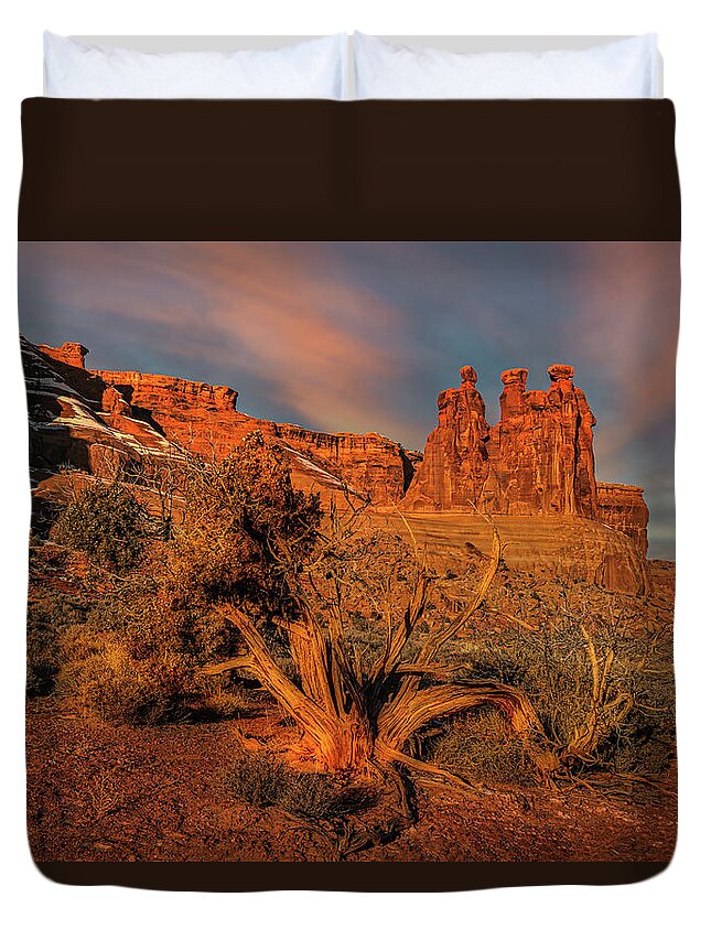 Arches Duvet Cover featuring the photograph Sunrise with Three Gossips by Kenneth Everett