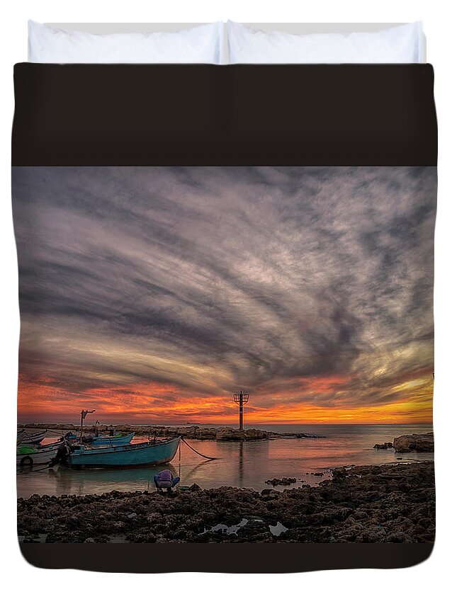 Sea Duvet Cover featuring the photograph Sunset at fishermen's Wharf by Uri Baruch