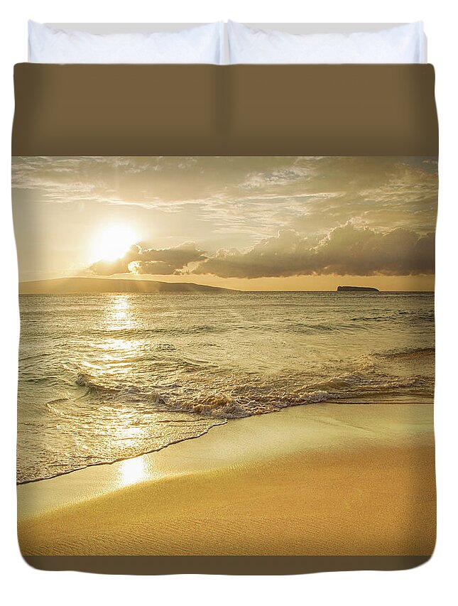 Maui Beach Sunset Duvet Cover featuring the photograph Sunset in Maui by Kunal Mehra