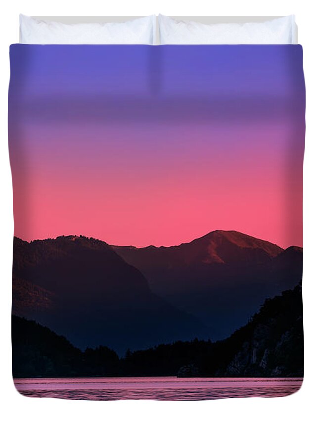 Lake Duvet Cover featuring the photograph Sunset over the lake by The P