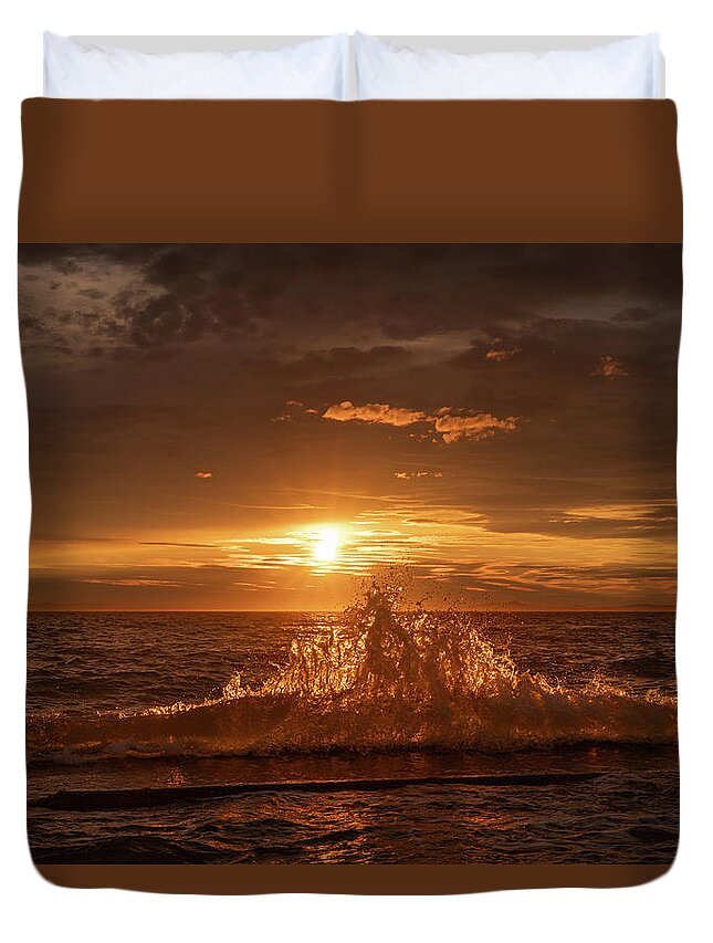 Sunstar Duvet Cover featuring the photograph Sunstar Wave by Gary Skiff