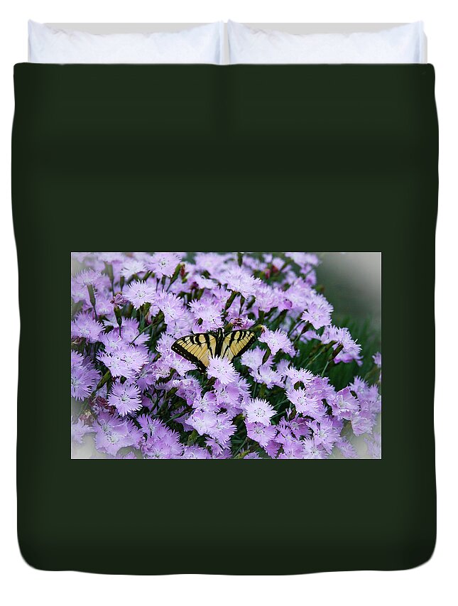 Swallowtail Duvet Cover featuring the photograph Swallowtail in the Pinks by Kristin Hatt