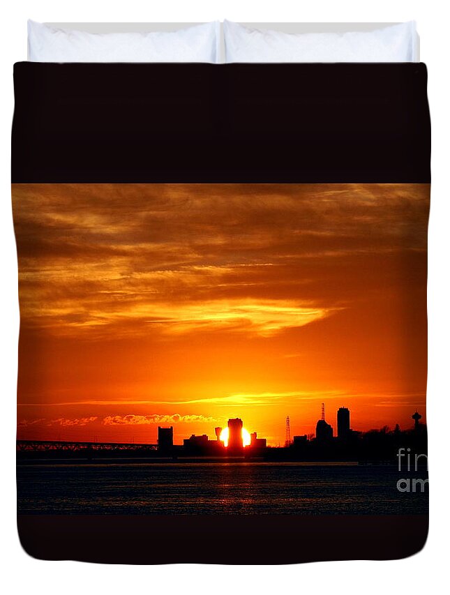 Atardecer Duvet Cover featuring the photograph The Before of the Niagara Falls Sunset by Tony Lee