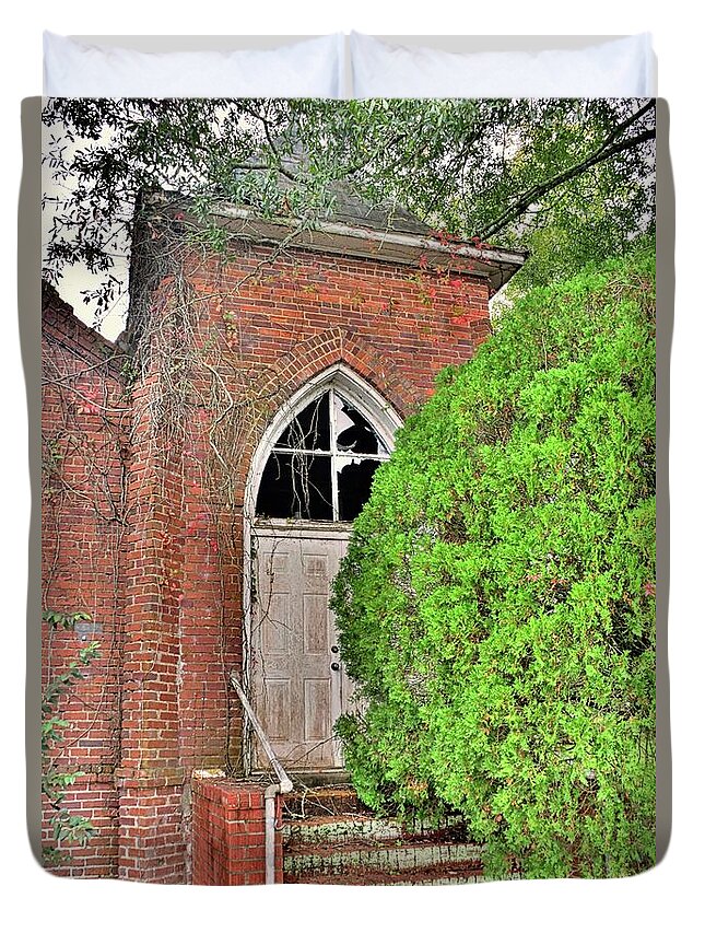The Entrance To The Tabernacle Baptist Church Blackville Sc Duvet Cover featuring the photograph The Entrance To The Tabernacle Baptst Church Blackville SC by Lisa Wooten
