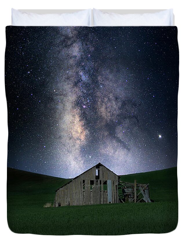 Palouse Duvet Cover featuring the photograph The Old Barn under the Milky Way by Kristen Wilkinson