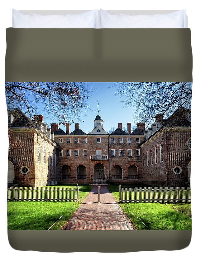 Wren Building Duvet Cover featuring the photograph The Wren Building Courtyard - Williamsburg, Virginia by Susan Rissi Tregoning