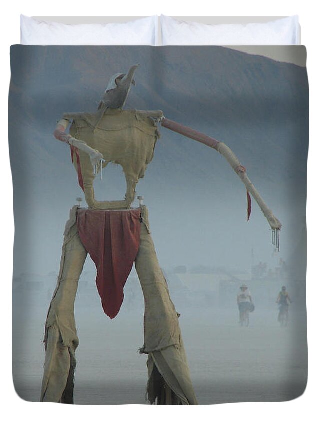 Sculpture Duvet Cover featuring the photograph Thirsty by Carl Moore
