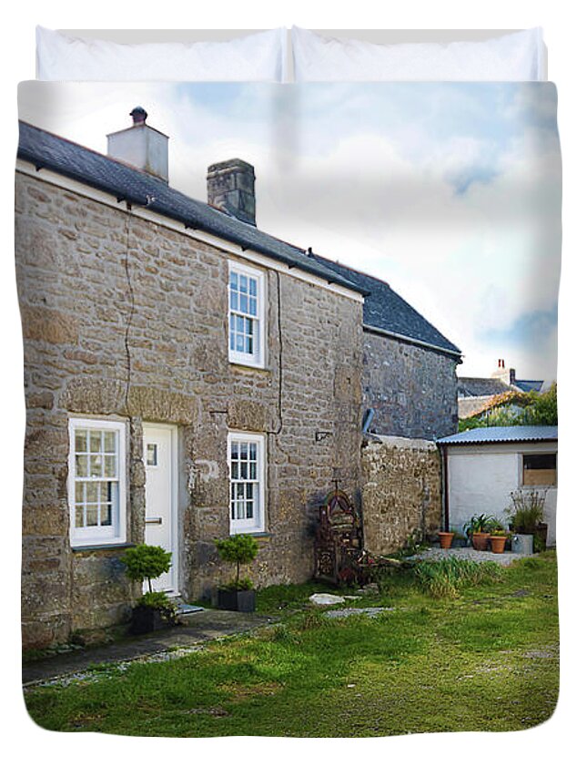 Cottages Duvet Cover featuring the photograph Tinner's Courtyard St Just Cornwall by Terri Waters