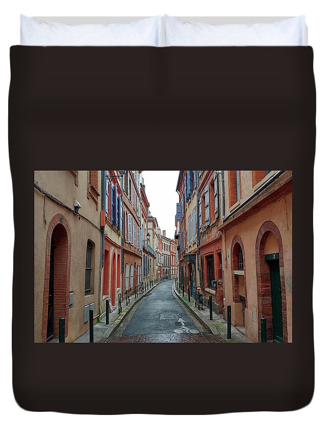 Alley Duvet Cover featuring the photograph Toulouse 'la ville rose' by Sean Hannon