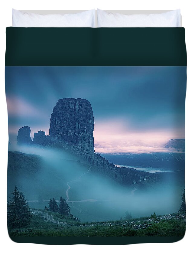 Peaks Duvet Cover featuring the photograph Twlight Flow by Henry w Liu