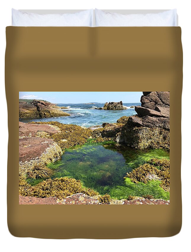 Ocean Duvet Cover featuring the photograph Wading Pool by Lee Darnell