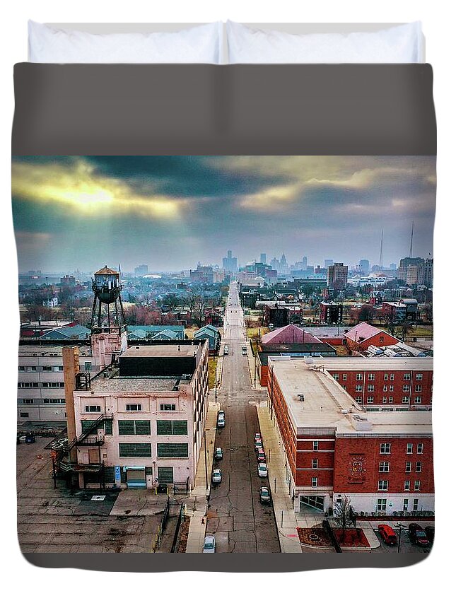 Detroit Duvet Cover featuring the photograph Watertower Skyline DJI_0690 by Michael Thomas
