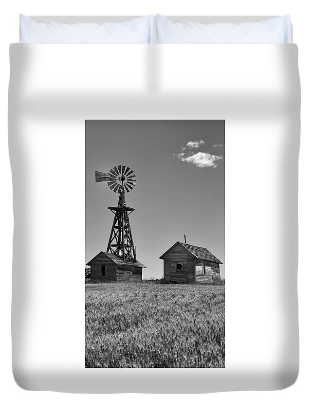 Windmill Duvet Cover featuring the photograph Waterville Farm Windmill by Jerry Abbott