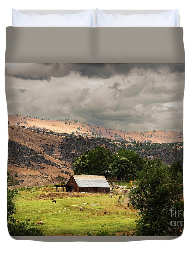 West Coast American Barn Duvet Cover featuring the photograph West Coast American Barn by Mary Jane Armstrong