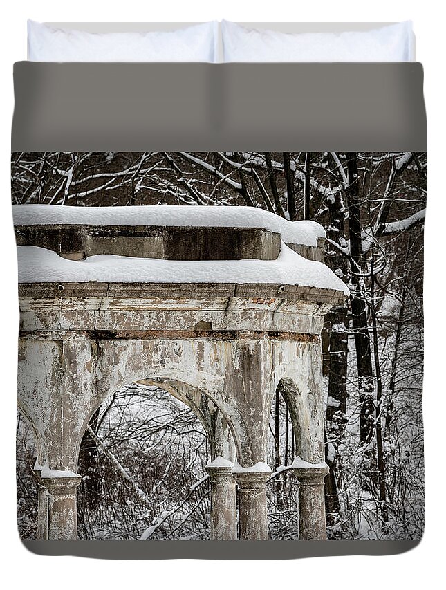 Tibbetts Brook Park Duvet Cover featuring the photograph Winter in Tibbetts Brook Park 2 by Kevin Suttlehan