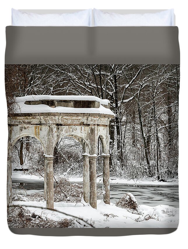 Tibbetts Brook Park Duvet Cover featuring the photograph Winter in Tibbetts Brook Park by Kevin Suttlehan